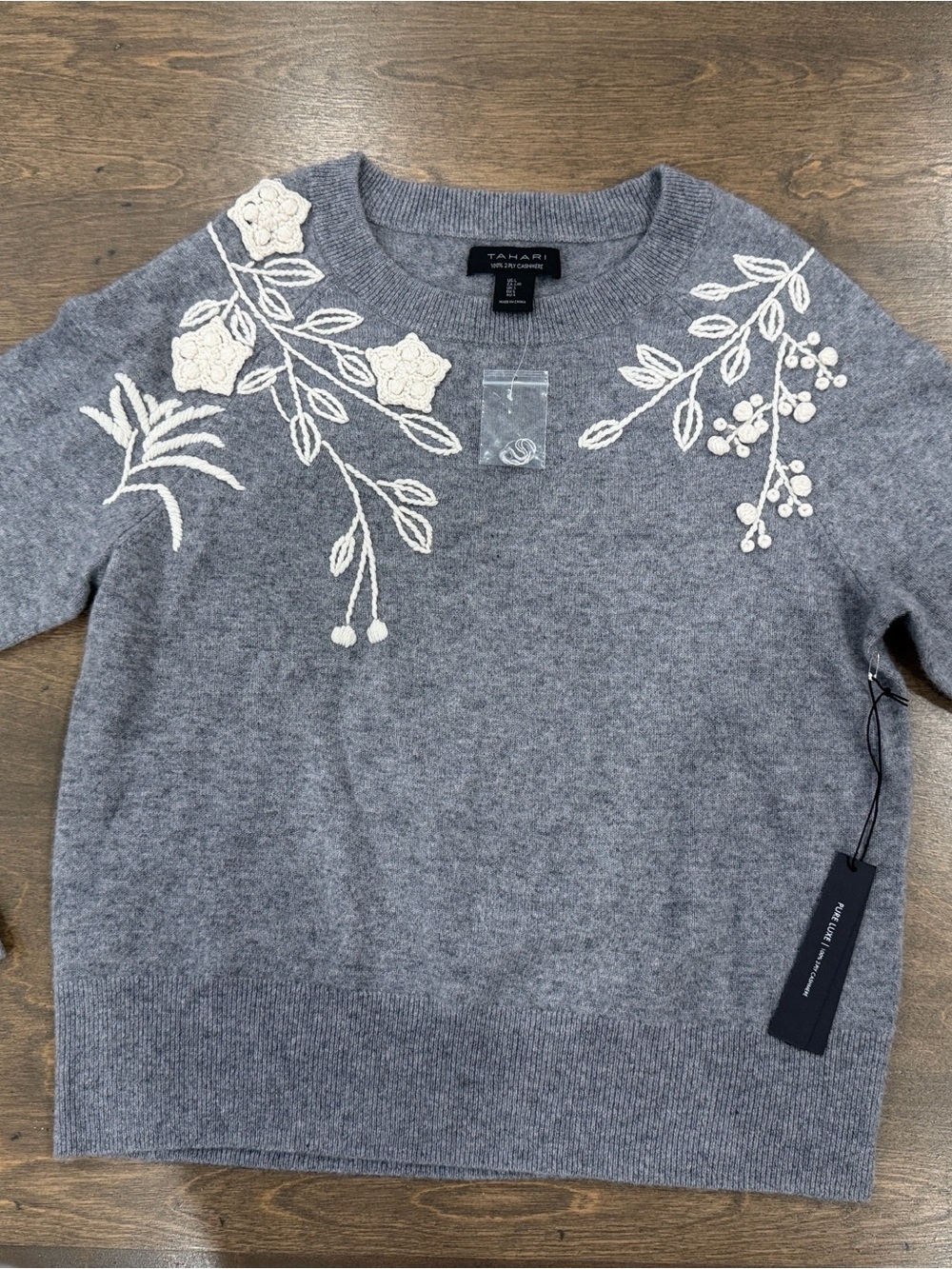 NWT Tahari Pure Luxe 100% Cashmere Embroidered Floral Crewneck Sweater Size L